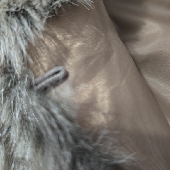 Suzy Shier | Faux Fur Long Vest | XS Boho Glam Sleeveless Layering Jacket - Picture 7 of 9